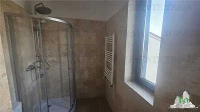Villa de Lujo 4 Dormitorios con Buhardilla 52sqm en Chiajna - foto 16