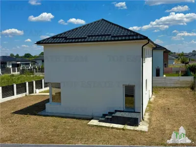 Villa Unifamiliar P+1+Buhardilla | 128 m² | 500 m² Jardín | Ciorogarla - foto 9
