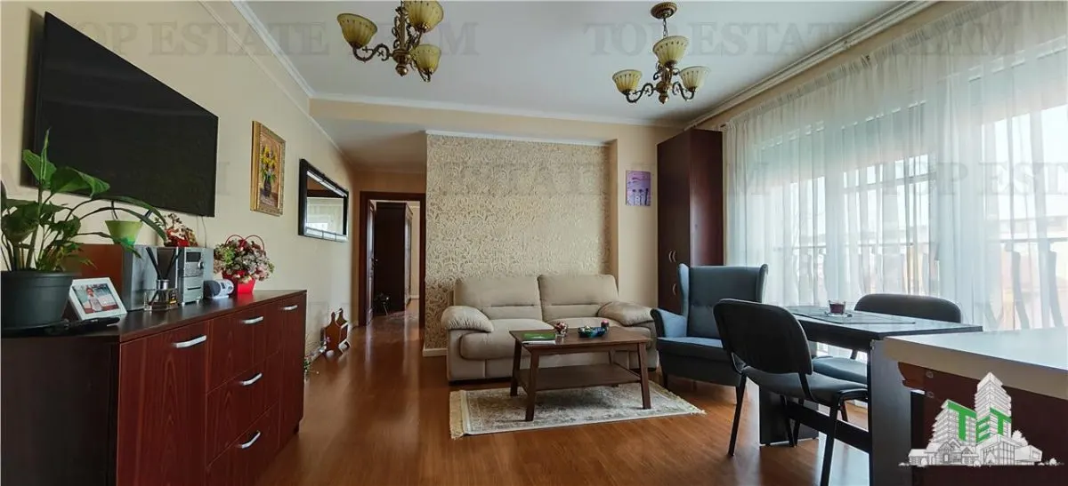 Apartamento de Tres Dormitorios Otopeni - Central - foto 1