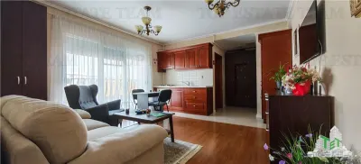 Apartamento de Tres Dormitorios Otopeni - Central - foto 2