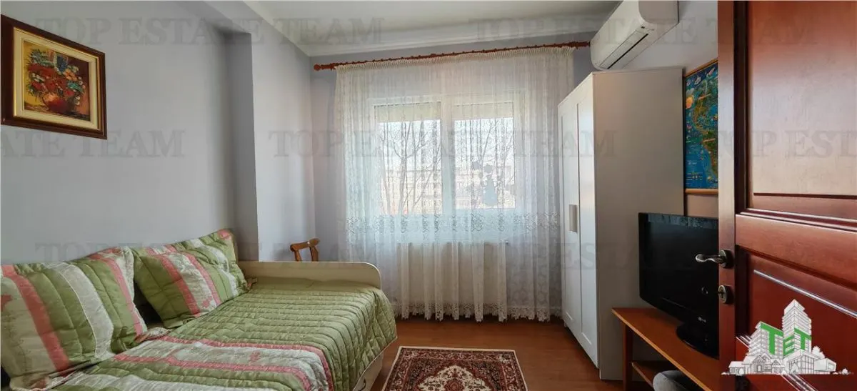 Apartamento de Tres Dormitorios Otopeni - Central - foto 5
