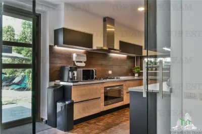 Villa Premium de 7 Dormitorios con Piscina Privada y Terraza de 90 sqm, Otopeni - foto 13
