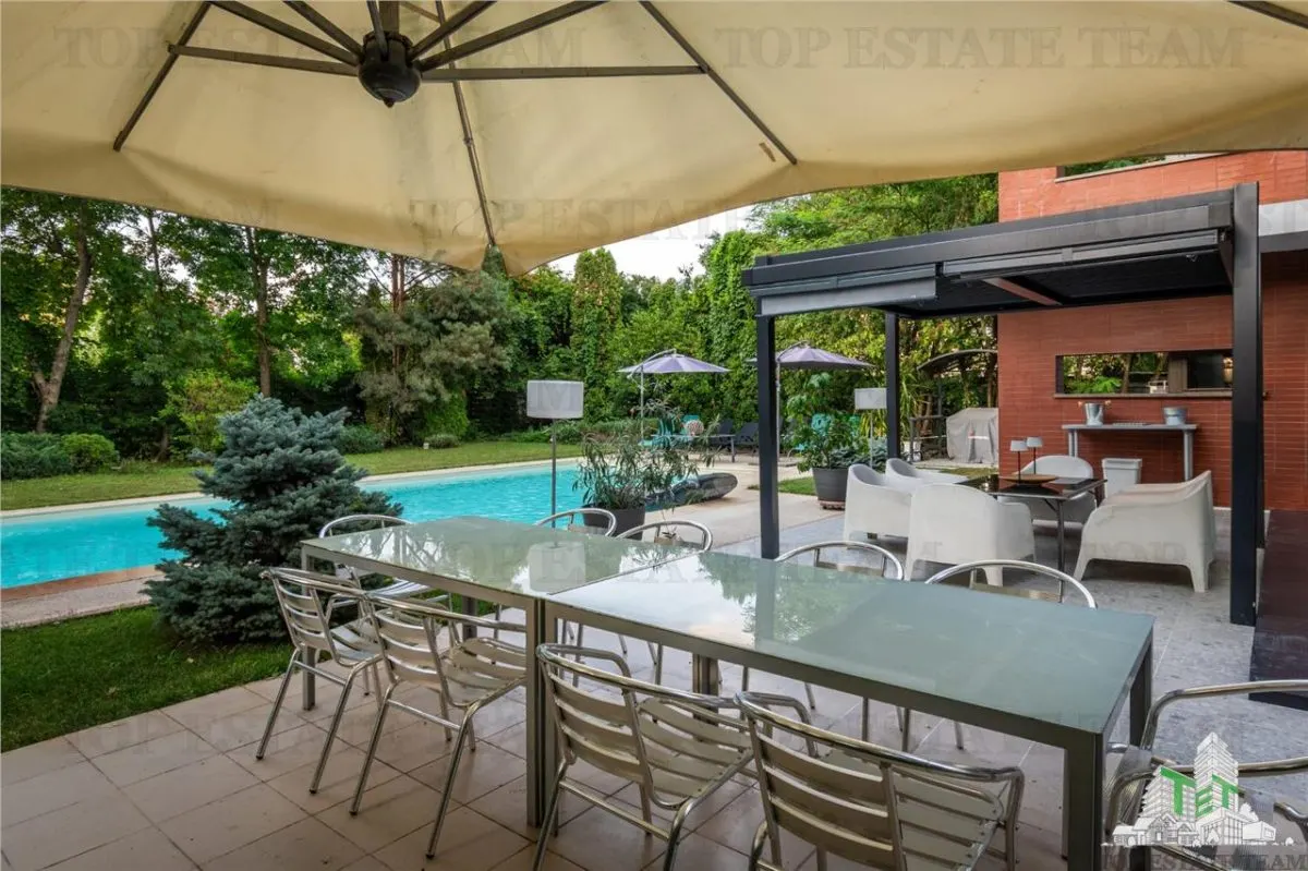 Villa Premium de 7 Dormitorios con Piscina Privada y Terraza de 90 sqm, Otopeni - foto 3