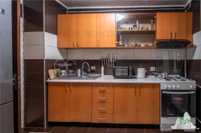 Apartment with 3 bedrooms for sale 59.9 sqm in Bucuresti - foto 2