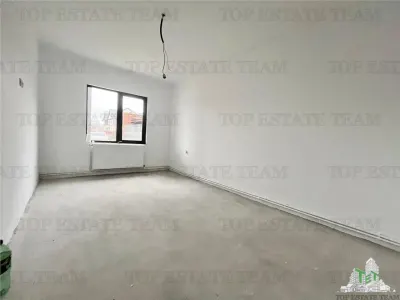 Ground Floor + First Floor House, 8 Rooms—All Utilities Connected - foto 8