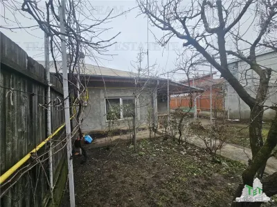 3-Bedroom Detached House, 225 sqm Free Courtyard, Piața Reșița Area - Bucuresti