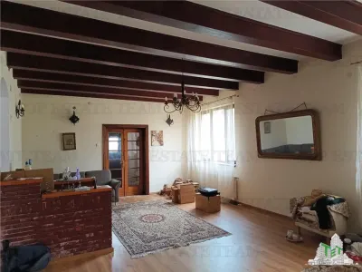 Outstanding Investment Opportunity: Historic Interwar Estate with Villa - foto 9