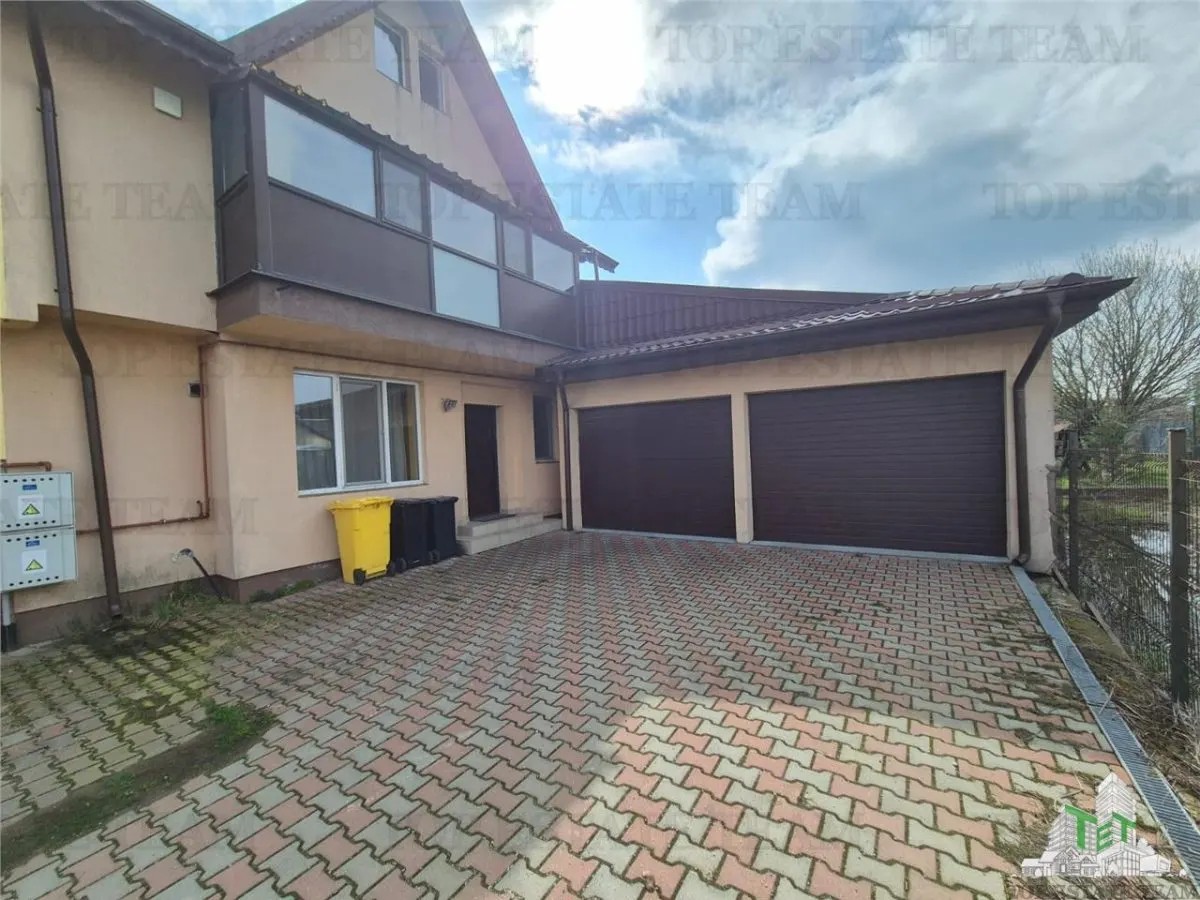 Villa de 274 m² con Paneles Solares y Garaje en Ciorogarla - foto 1