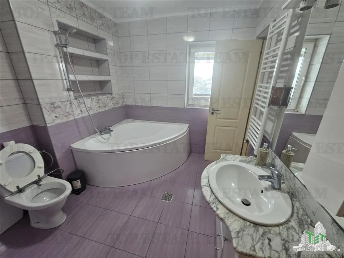 Villa de 274 m² con Paneles Solares y Garaje en Ciorogarla - foto 12