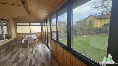 Villa de 274 m² con Paneles Solares y Garaje en Ciorogarla - foto 3