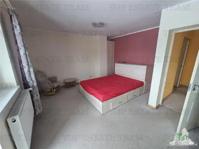 Villa de 274 m² con Paneles Solares y Garaje en Ciorogarla - foto 5