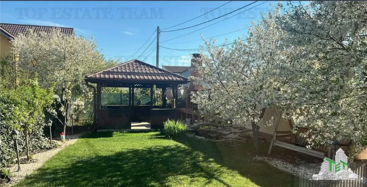 Villa de 274 m² con Paneles Solares y Garaje en Ciorogarla - foto 6