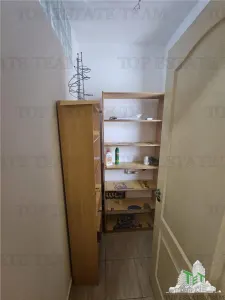 Villa de 274 m² con Paneles Solares y Garaje en Ciorogarla - foto 10