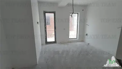 Casa Adosada en Venta con Pared Separada, Otopeni - foto 12