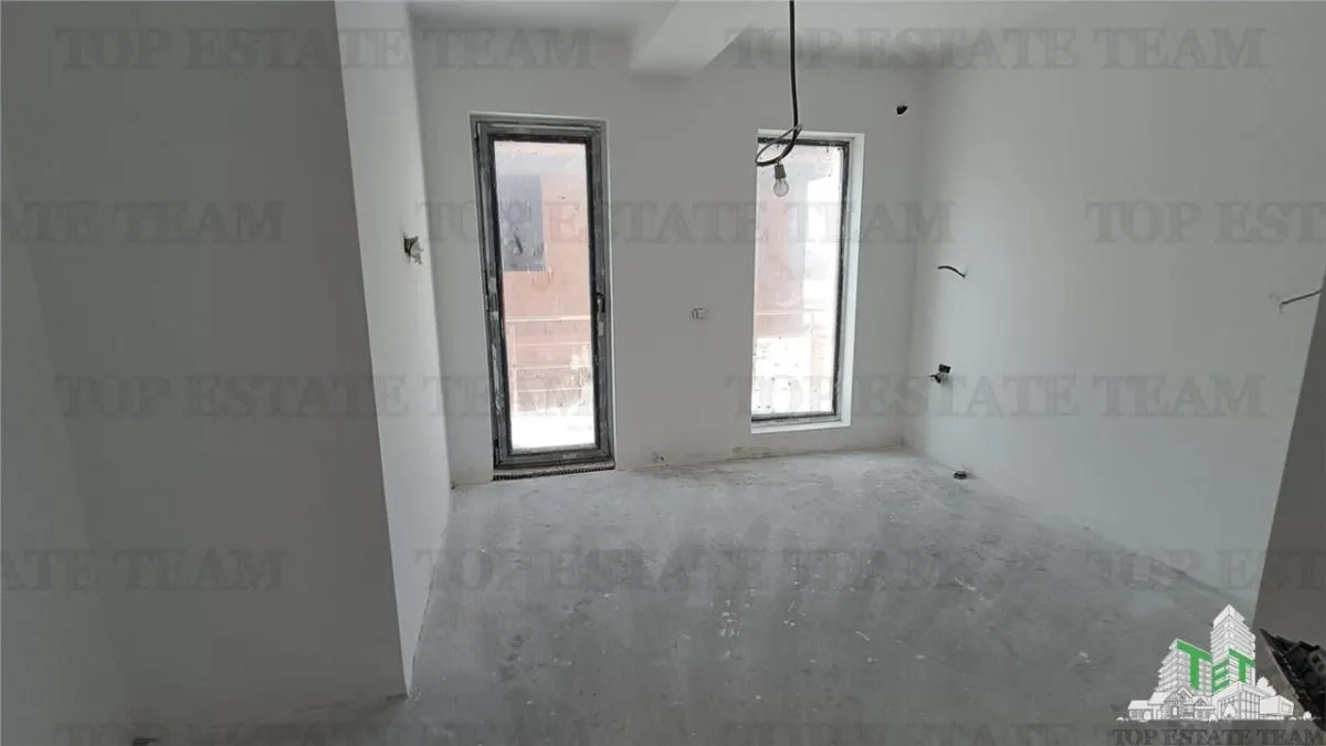 Casa Adosada en Venta con Pared Separada, Otopeni - foto 12