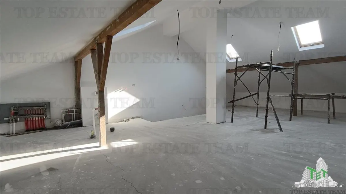 Casa Adosada en Venta con Pared Separada, Otopeni - foto 15