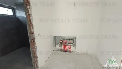 Casa Adosada en Venta con Pared Separada, Otopeni - foto 16