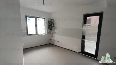 Casa Adosada en Venta con Pared Separada, Otopeni - foto 3