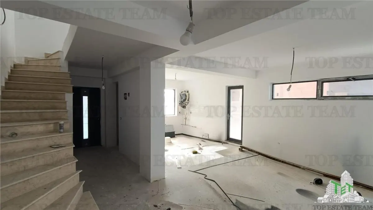 Casa Adosada en Venta con Pared Separada, Otopeni - foto 4