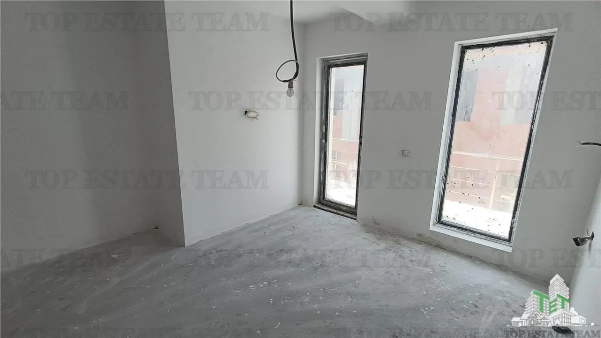 Casa Adosada en Venta con Pared Separada, Otopeni - foto 5