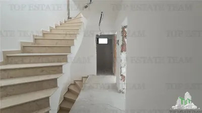 Casa Adosada en Venta con Pared Separada, Otopeni - foto 6