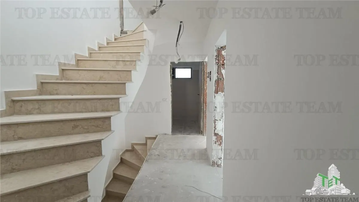 Casa Adosada en Venta con Pared Separada, Otopeni - foto 6