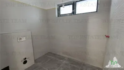 Casa Adosada en Venta con Pared Separada, Otopeni - foto 8