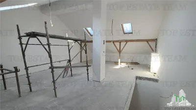 Casa Adosada en Venta con Pared Separada, Otopeni - foto 9