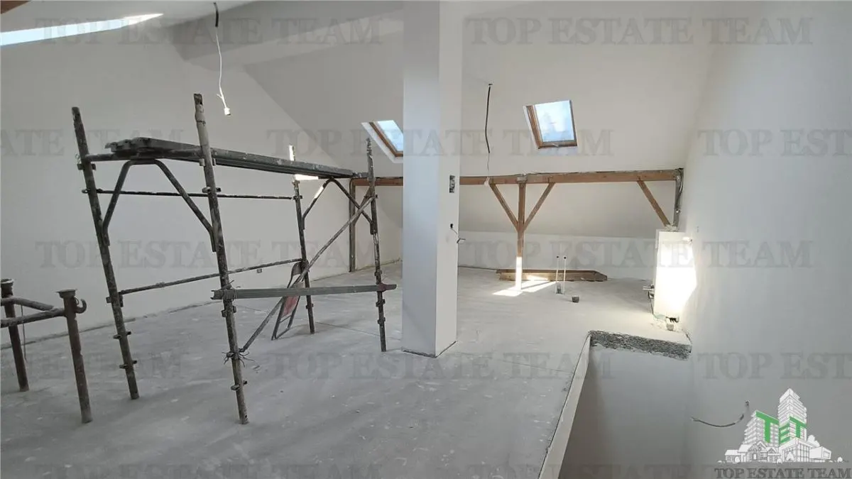 Casa Adosada en Venta con Pared Separada, Otopeni - foto 9