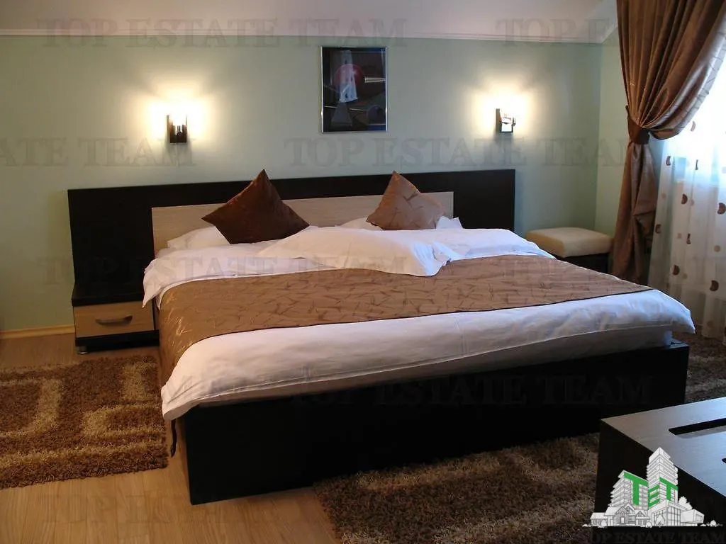 9-Bedroom Villa with Land in Predeal - foto 3