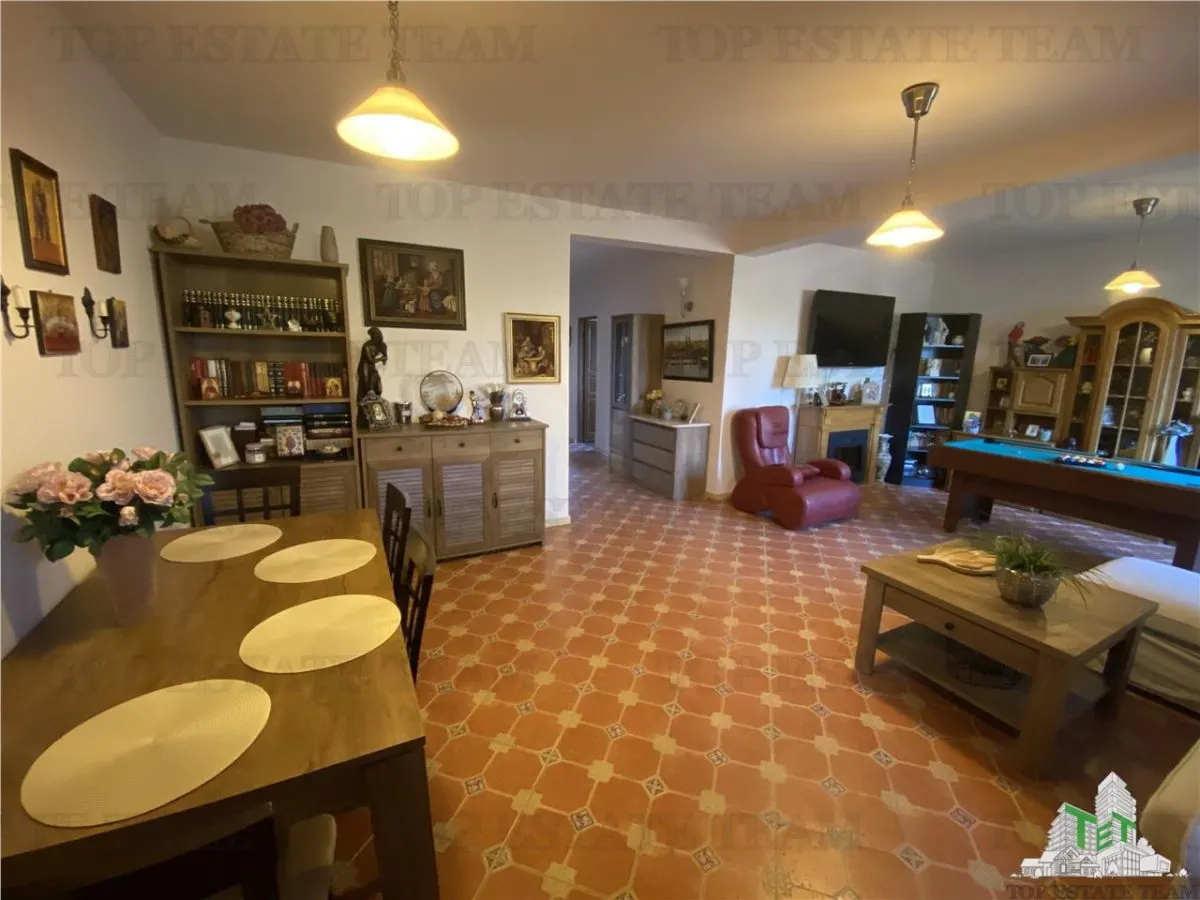 Spacious Villa with 3 Apartments in Fundeni Dobroiesti - foto 1