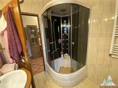 Spacious Villa with 3 Apartments in Fundeni Dobroiesti - foto 12