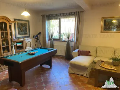Spacious Villa with 3 Apartments in Fundeni Dobroiesti - foto 3