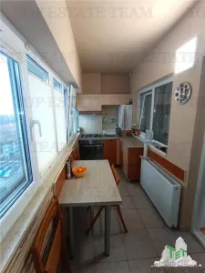 Charmant Appartement 3 Chambres avec Balcon et Parking, 63m² - Secteur 6 - foto 7