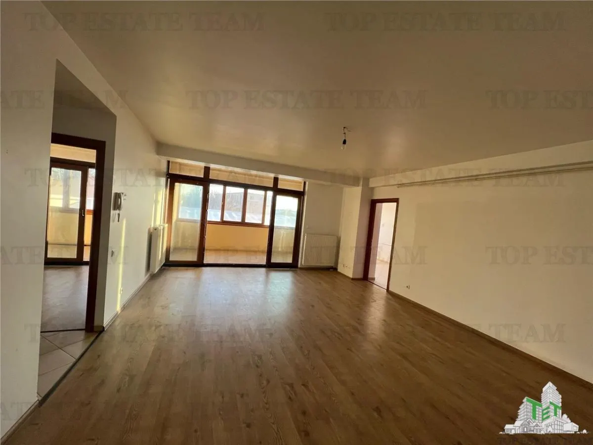 3-Bedroom Apartment - Central Brăila - For Sale - foto 1