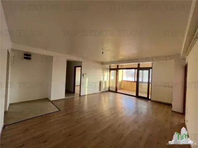 3-Bedroom Apartment - Central Brăila - For Sale - foto 2