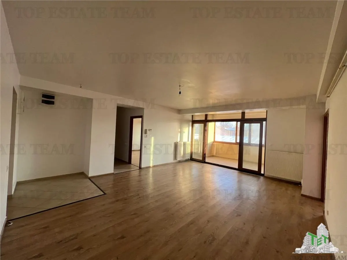 3-Bedroom Apartment - Central Brăila - For Sale - foto 2