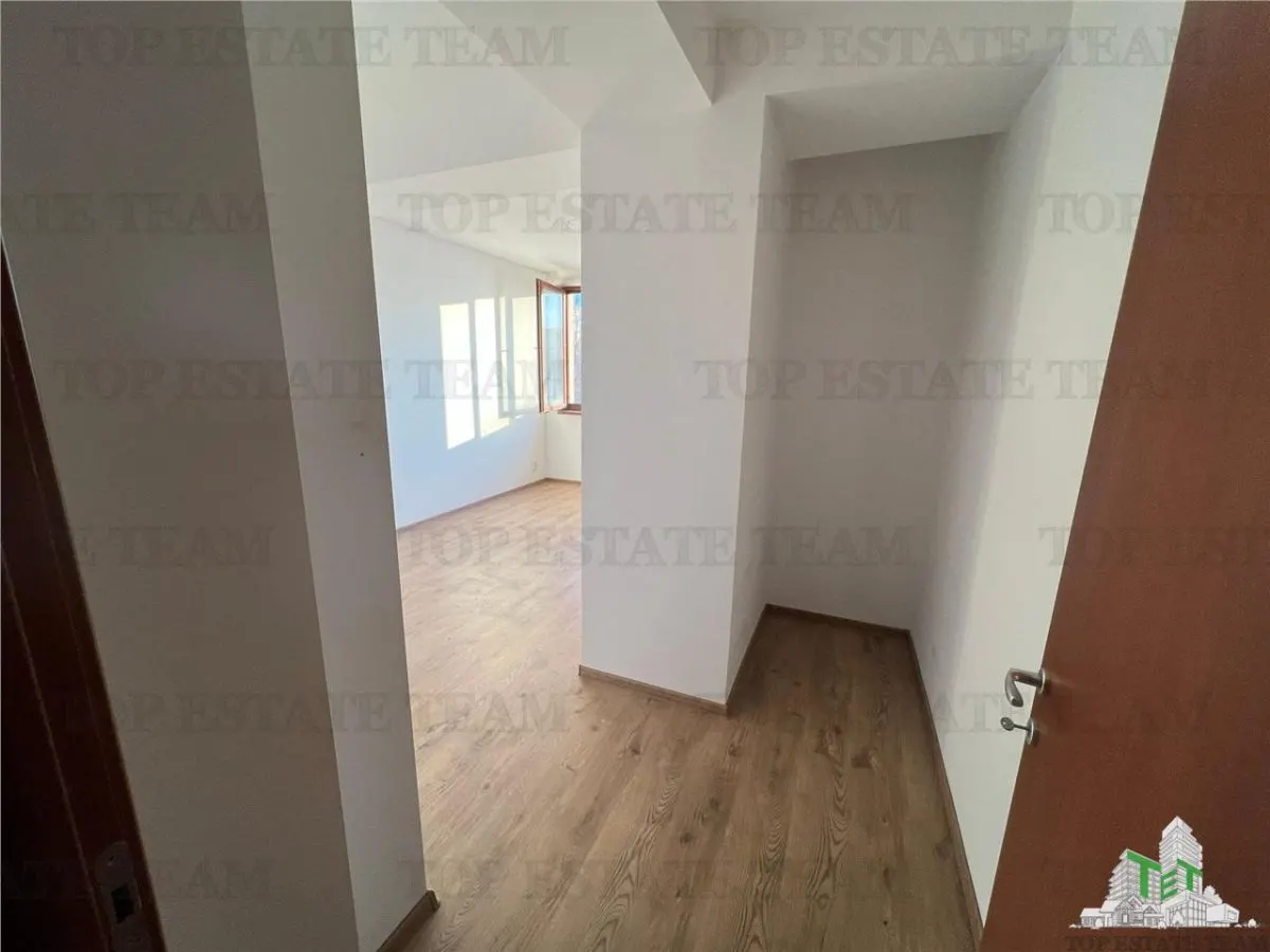 3-Bedroom Apartment - Central Brăila - For Sale - foto 11
