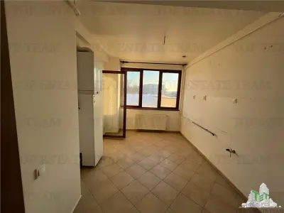 3-Bedroom Apartment - Central Brăila - For Sale - foto 3