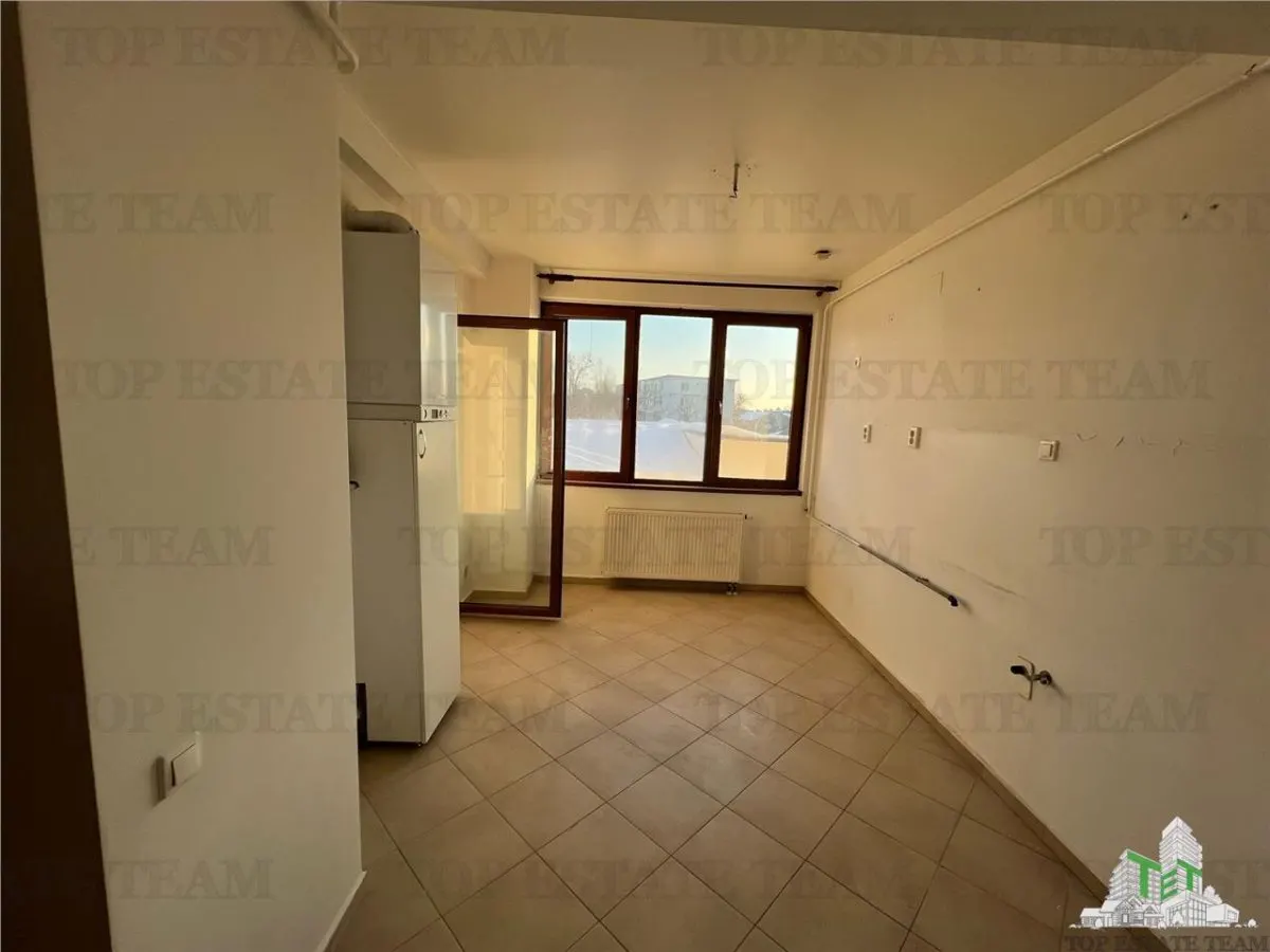 3-Bedroom Apartment - Central Brăila - For Sale - foto 3