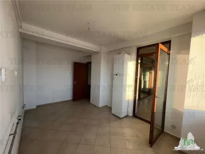 3-Bedroom Apartment - Central Brăila - For Sale - foto 5