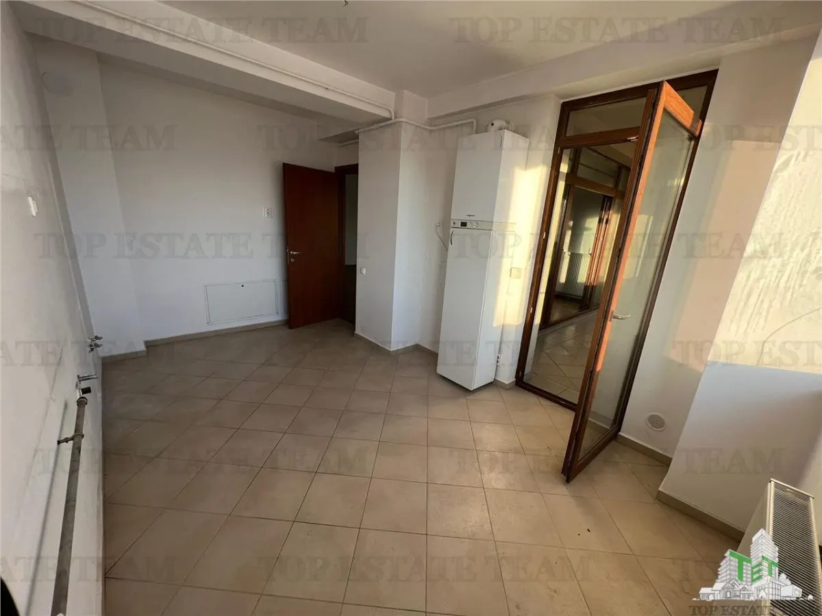 3-Bedroom Apartment - Central Brăila - For Sale - foto 6