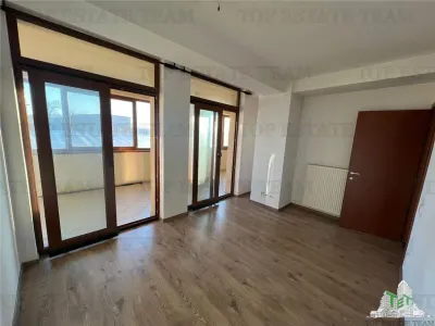 3-Bedroom Apartment - Central Brăila - For Sale - foto 7