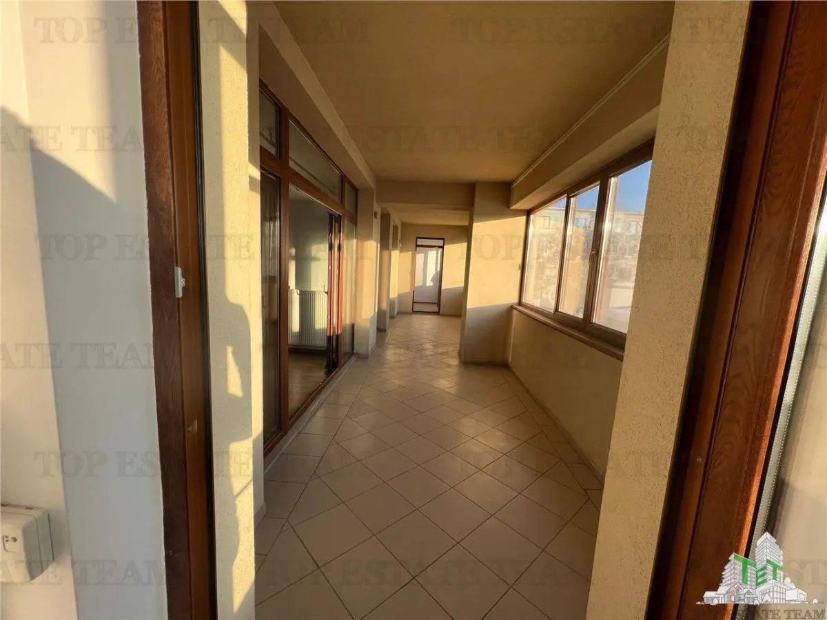 3-Bedroom Apartment - Central Brăila - For Sale - foto 9