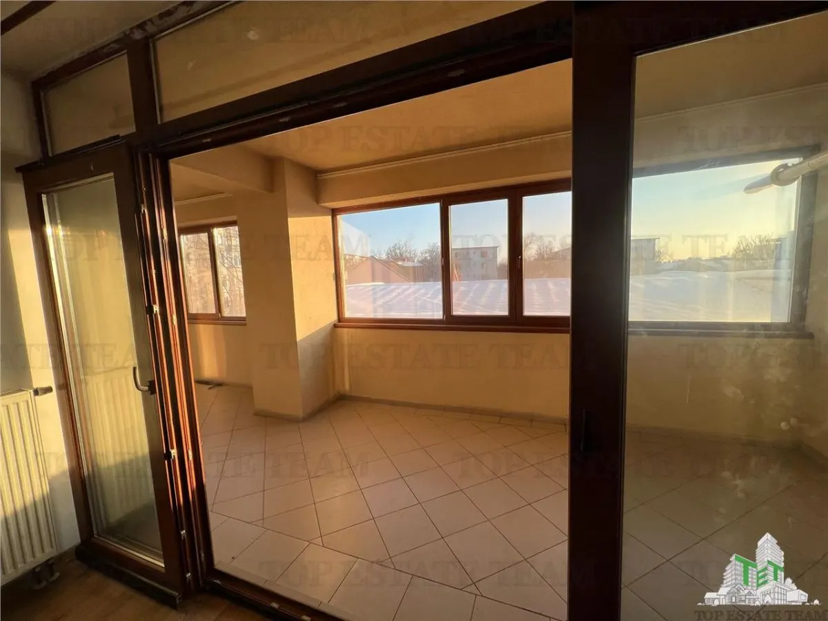3-Bedroom Apartment - Central Brăila - For Sale - foto 10
