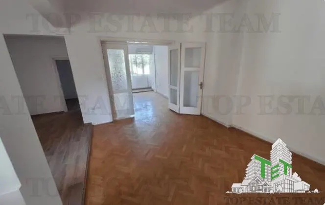 Apartamento de 3 Dormitorios en Venta, Zona Armeneasca - foto 2