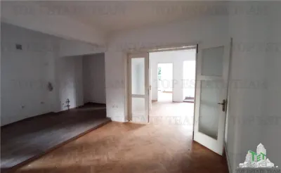 Apartamento de 3 Dormitorios en Venta, Zona Armeneasca - foto 3