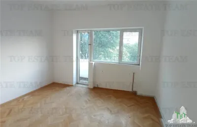 Apartamento de 3 Dormitorios en Venta, Zona Armeneasca - foto 4