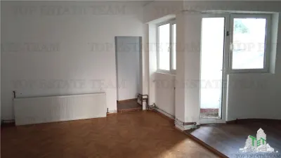 Apartamento de 3 Dormitorios en Venta, Zona Armeneasca - foto 6
