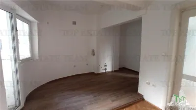 Apartamento de 3 Dormitorios en Venta, Zona Armeneasca - foto 8